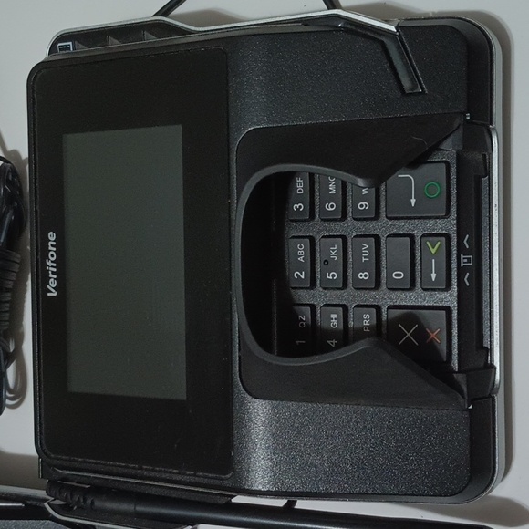 Verifone MX 915 Credit Card Processing Terminals (2) w/ Pens Cables and Manual - Picture 2 of 9